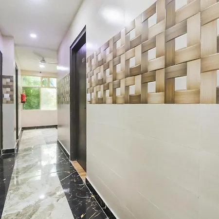 Oyo Flagship The Heights Hotel
